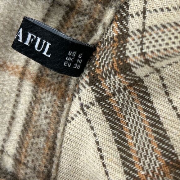 Zaful Womens Flannel/Fleece Button Up Shacket Jacket Sz 6 Tan Nude Plaid Neutral - Picture 8 of 9